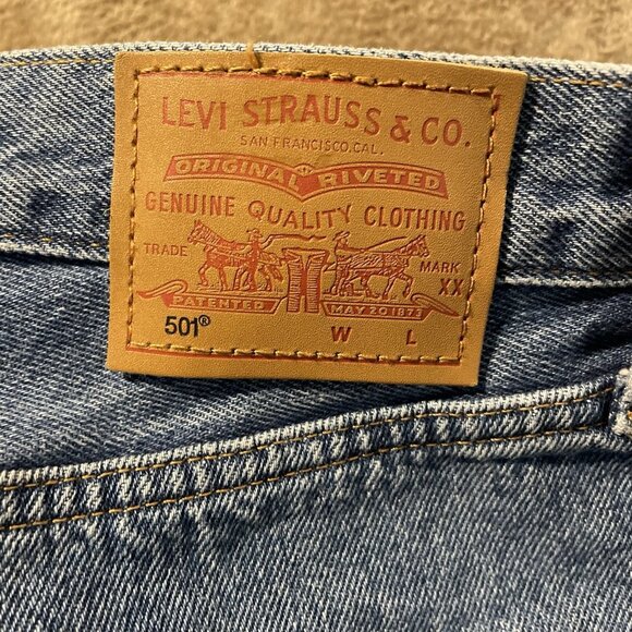 Levi's Jeans Mens 30x30 501 Original Fit Blue Button Fly 100% Cotton Denim Pants - Picture 2 of 10